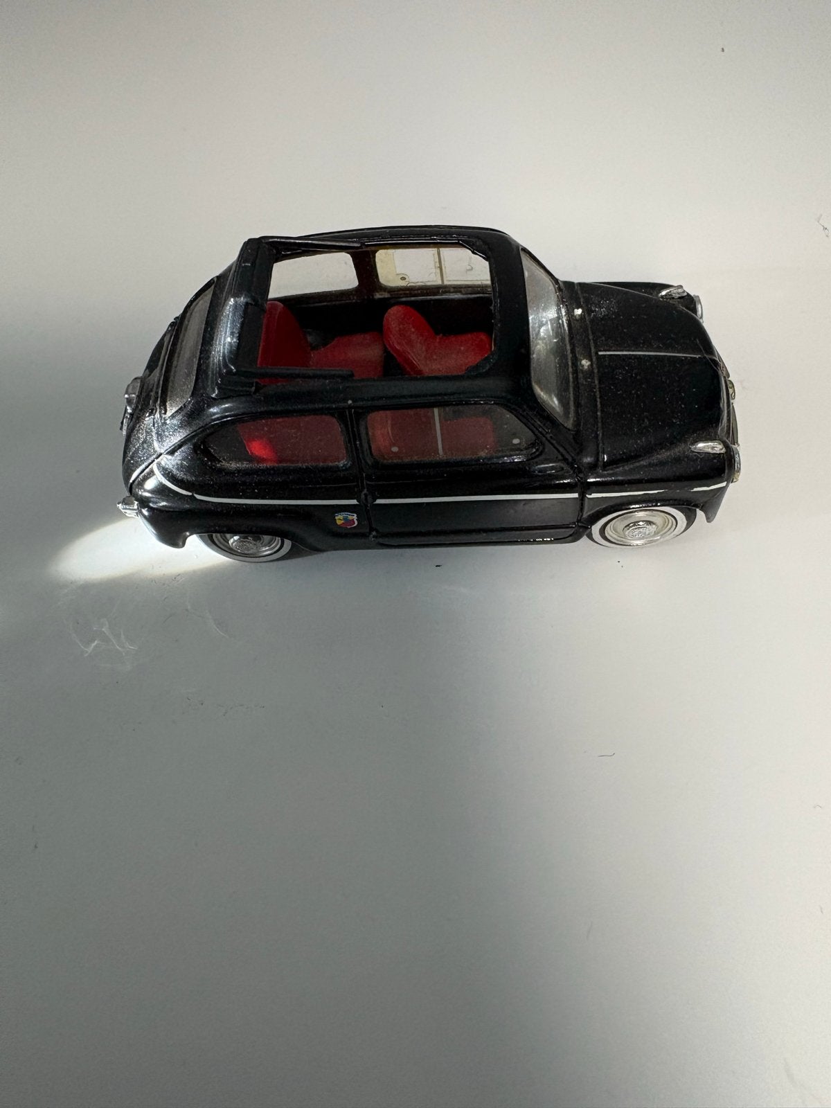 Zwarte Fiat 600 schaalmodel met open dak, Ophalen of Verzenden, Gebruikt, Overige typen