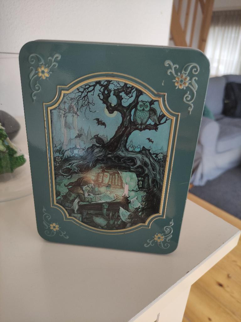 Leuk oud Efteling blik met de schrijvende kabouter, Verzamelen, Efteling, Ophalen of Verzenden, Gebruikt, Gebruiksvoorwerp