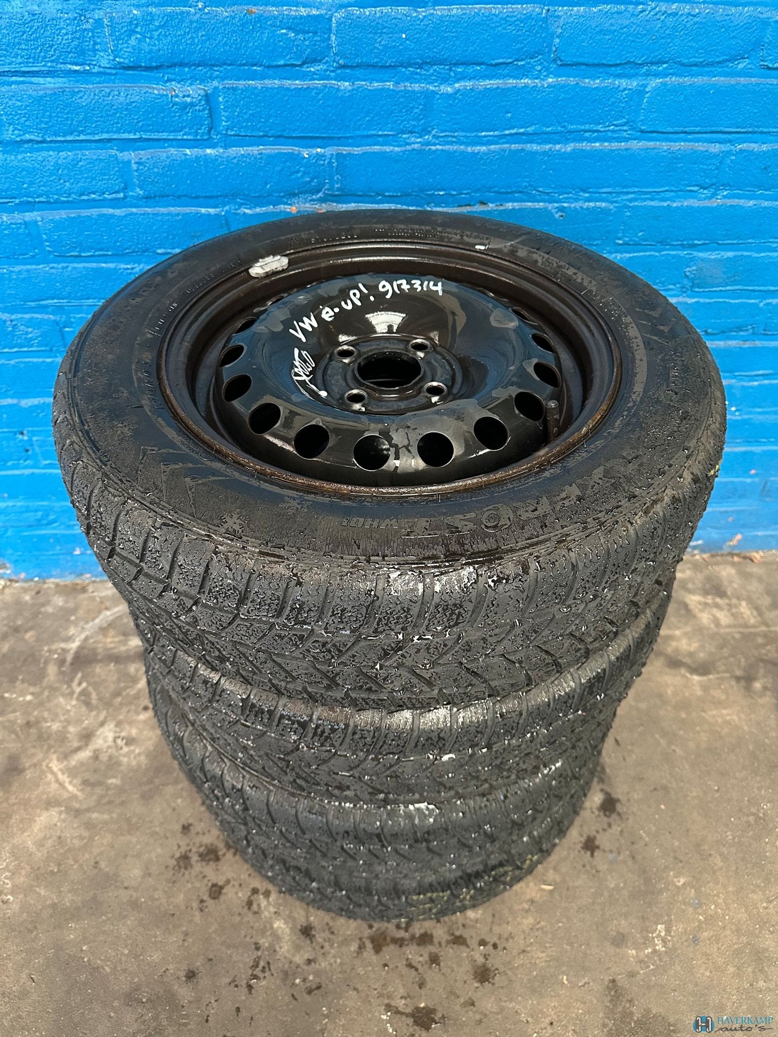 Volkswagen up winterset 165 70 14, Ophalen, 14 inch, Gebruikt, -