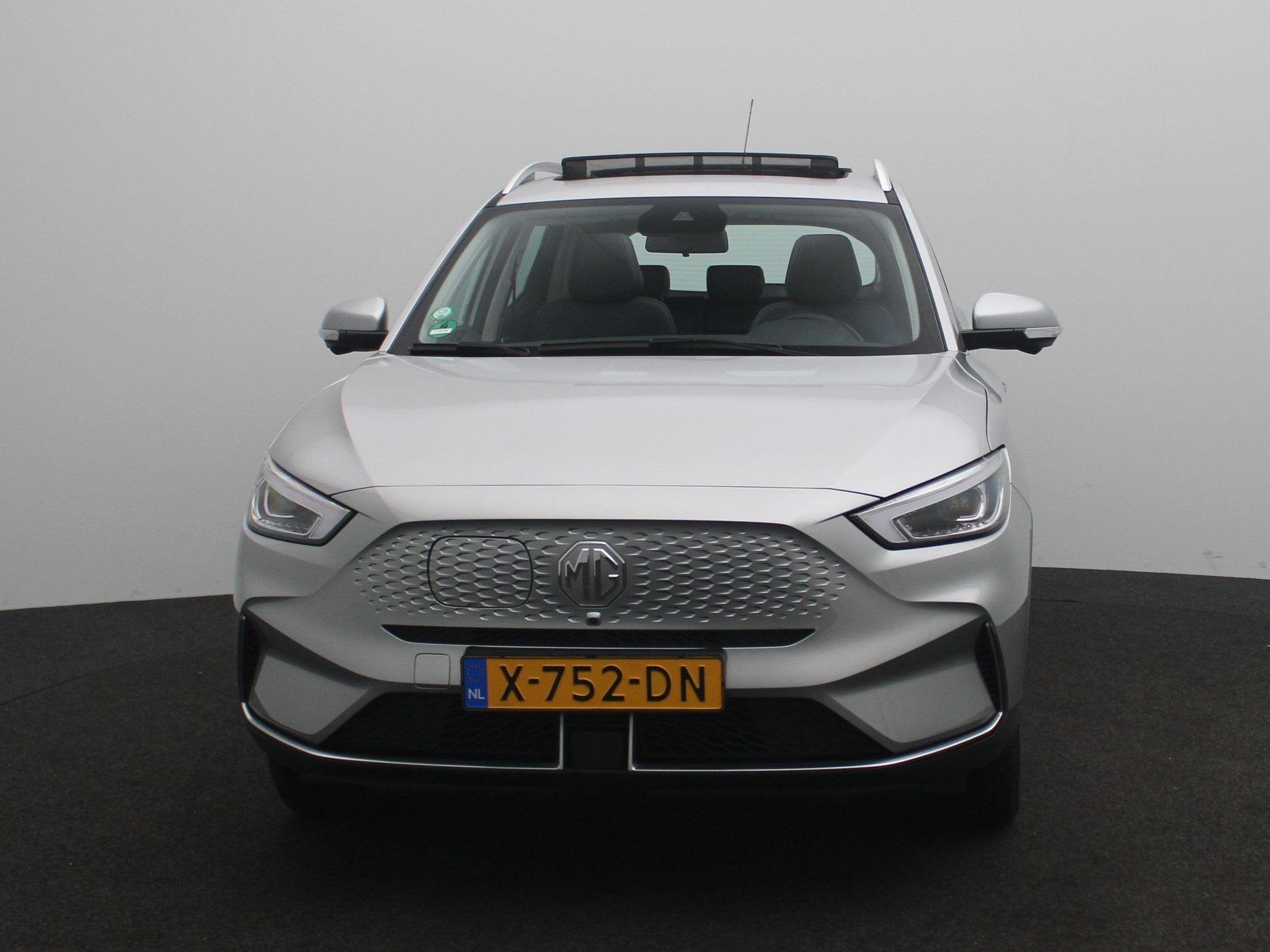 MG ZS EV Long Range Luxury 70 kWh | Panoramadak | Apple Carp, Auto's, 12 maanden, Gebruikt, ZS, Origineel Nederlands