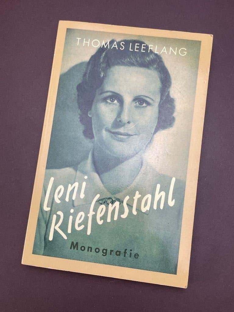 Leni Riefenstahl – Monografie, Thomas Leeflang, Boeken, Ophalen of Verzenden, Gelezen, Personen