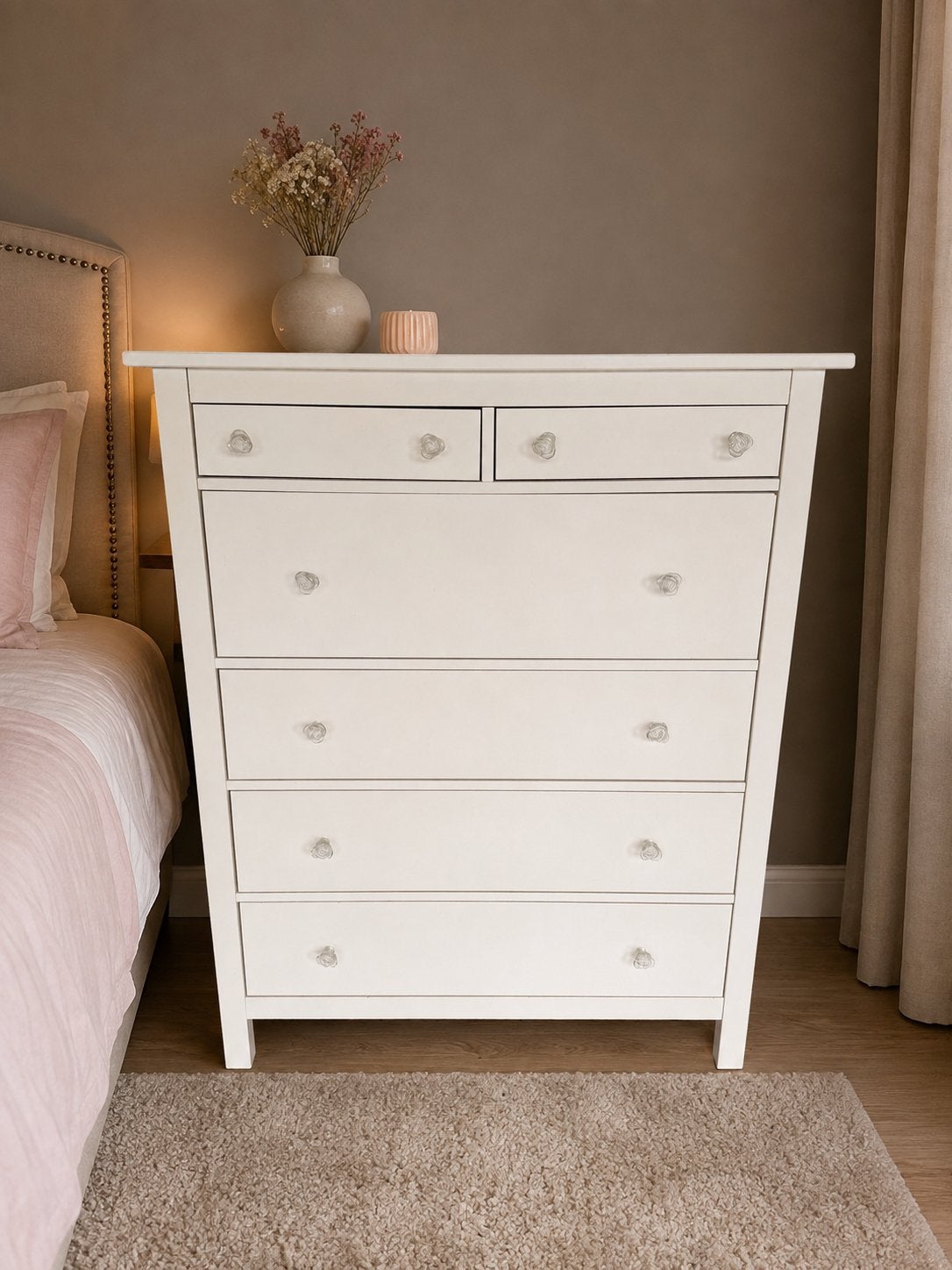 Witte IKEA Hemnes ladekast met rozenknoppen - In goede staat, Huis en Inrichting, Kasten | Ladekasten, Ophalen, 5 laden of meer