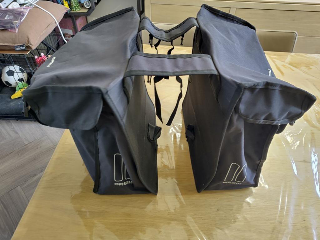 Basil bicycle double bags - Used with visible wear., Fietsen en Brommers, Ophalen of Verzenden, Gebruikt, Basil