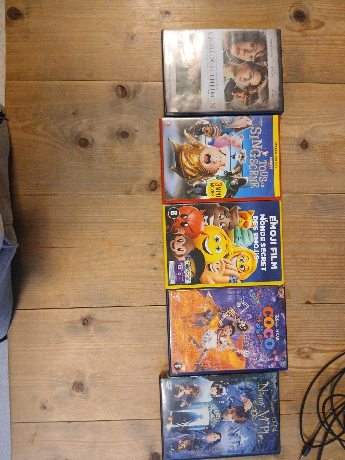 Diverse DVD's: Oorlogsgeheimen, Sing, Emoji, Coco, Na, Cd's en Dvd's, Gebruikt, Verzamelbox, Ophalen of Verzenden, Vanaf 6 jaar