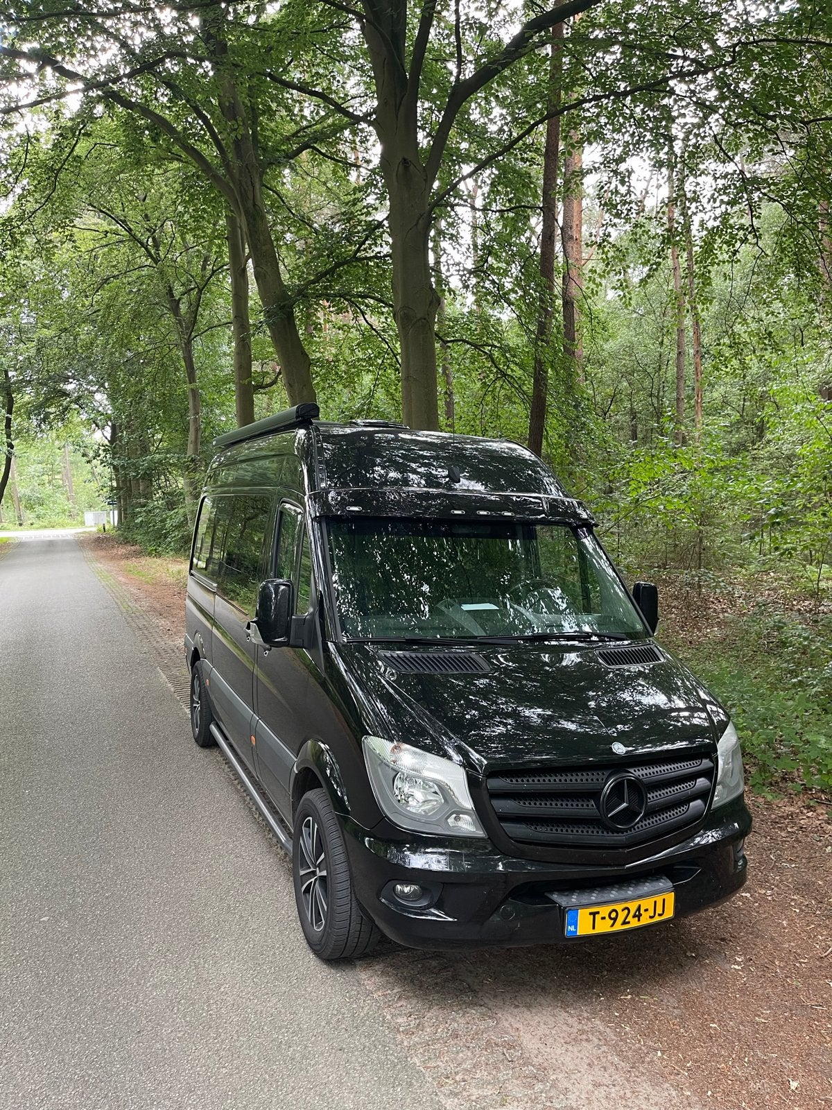 Mercedes-Benz Sprinter Buscamper - Zwart, 3 slaapplaatsen, Automaat, Chemisch toilet, Fietsendrager, Mercedes-Benz