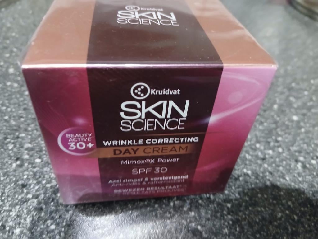 Dagcreme 30+ met spf 30 nieuw in verpakking, Ophalen of Verzenden, Gehele gezicht