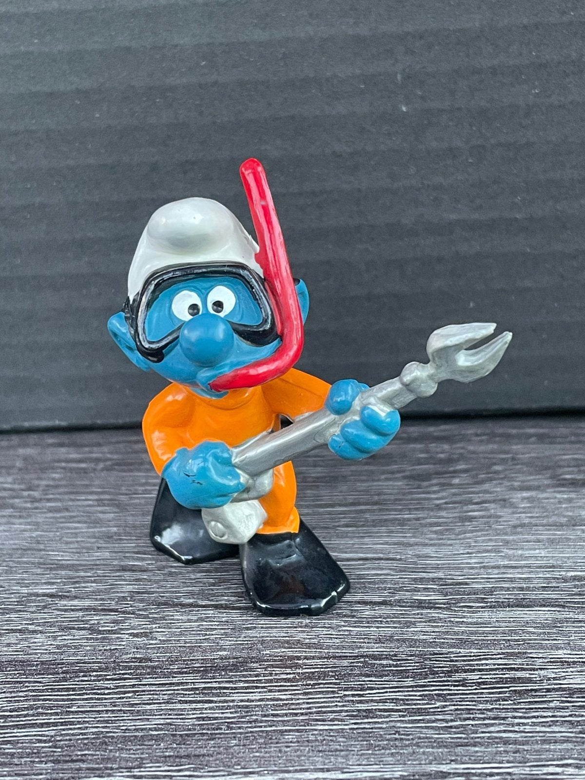 Smurf duiker met snorkel en harpoen - Vintage Smurfen figuur, Verzamelen, Ophalen of Verzenden, Gebruikt, Overige Smurfen, Poppetje, Figuurtje of Knuffel