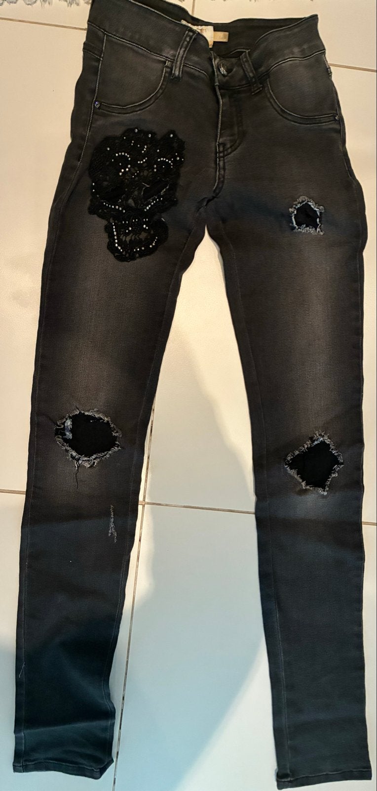 MET Jeans Zwarte Skinny met Scheuren en Skull Applicatie, Ophalen of Verzenden, Gedragen, Zwart, W27 (confectie 34) of kleiner