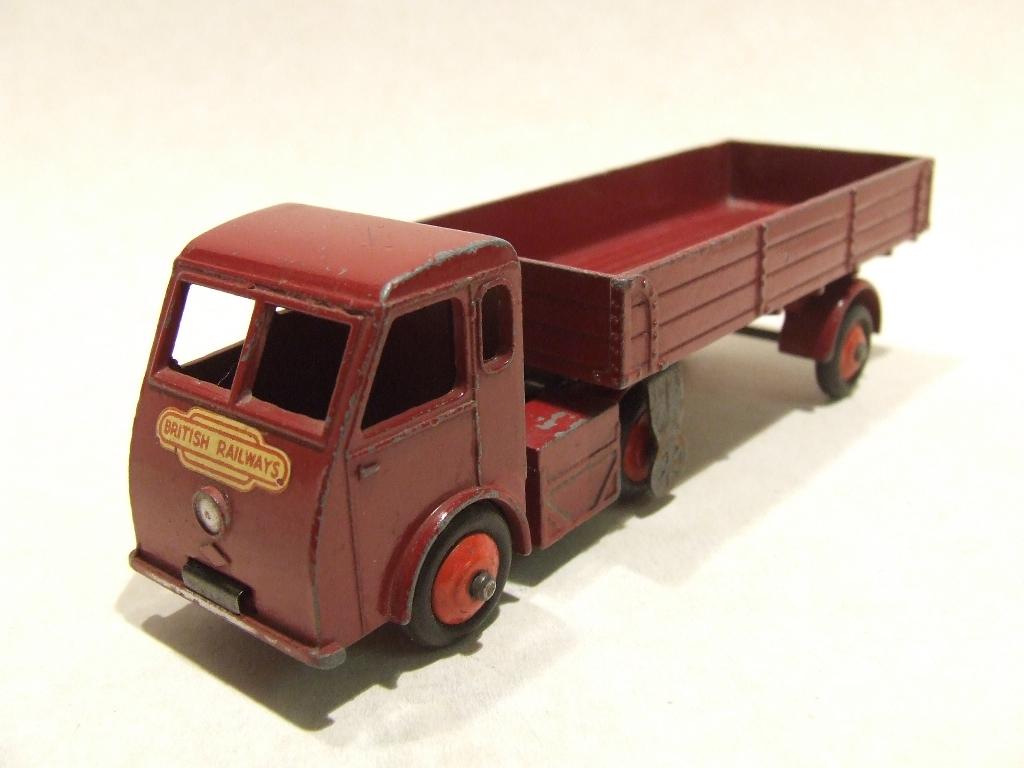 DINKY TOYS 421 Hindle Smart Helecs vrachtwagen met oplegger., Ophalen of Verzenden, Gebruikt, Bus of Vrachtwagen, Dinky Toys