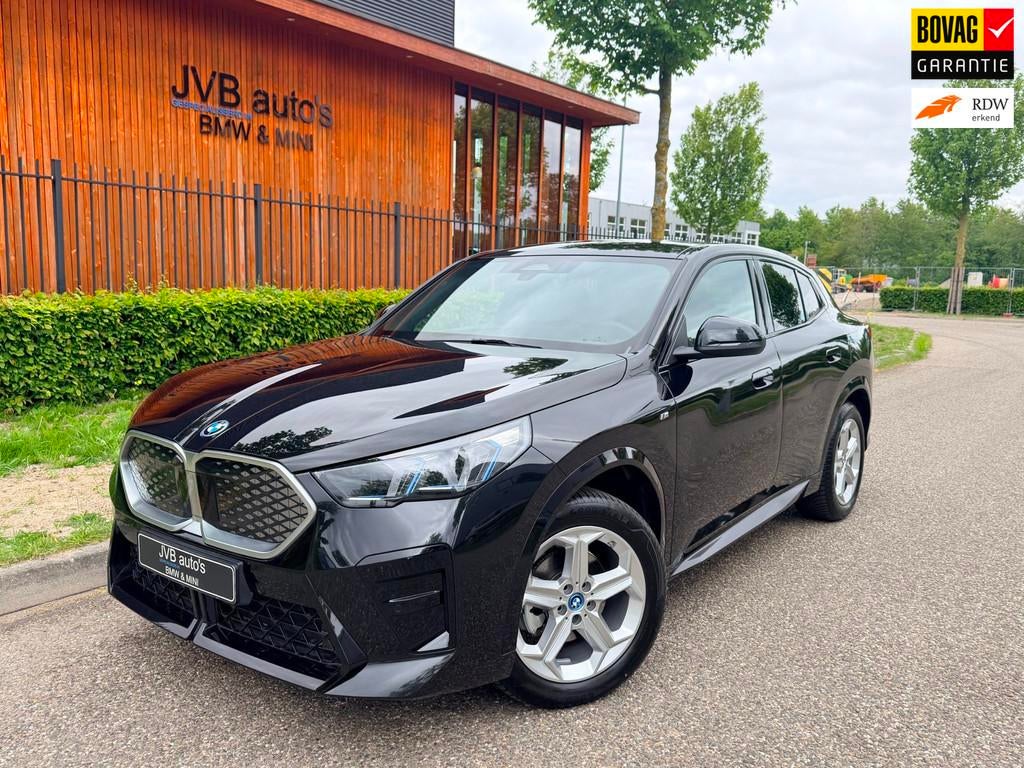 BMW IX2 eDrive20 M- sport, trekhaak, H&K, driving assistant, Auto's, BMW, Bedrijf, Te koop, iX2, ABS, Achteruitrijcamera, Adaptive Cruise Control