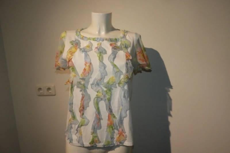 Blumarine eerstelijns shirt zijde voilants en mouwtjes S