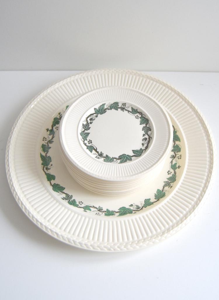 Vintage Wedgewood Stratford gebakstel (1960) in prima staat, Huis en Inrichting, Overige typen, Ophalen of Verzenden, Zo goed als nieuw