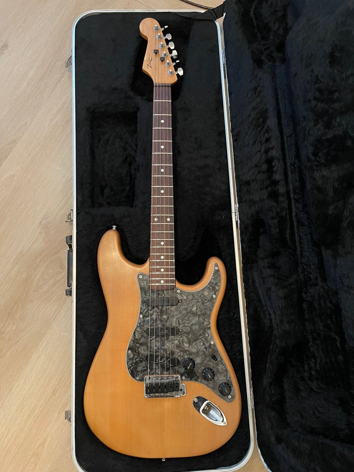Zwier stratocaster custom made goede conditie ruil mogelijk, Muziek en Instrumenten, Snaarinstrumenten | Gitaren | Elektrisch