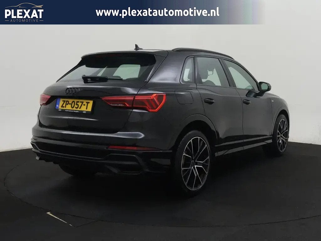 Audi Q3 35 TFSI S Line Aut. | 3x S-Line | Lederen Stoelen |, 4 cilinders, 150 pk, Zwart, Bedrijf