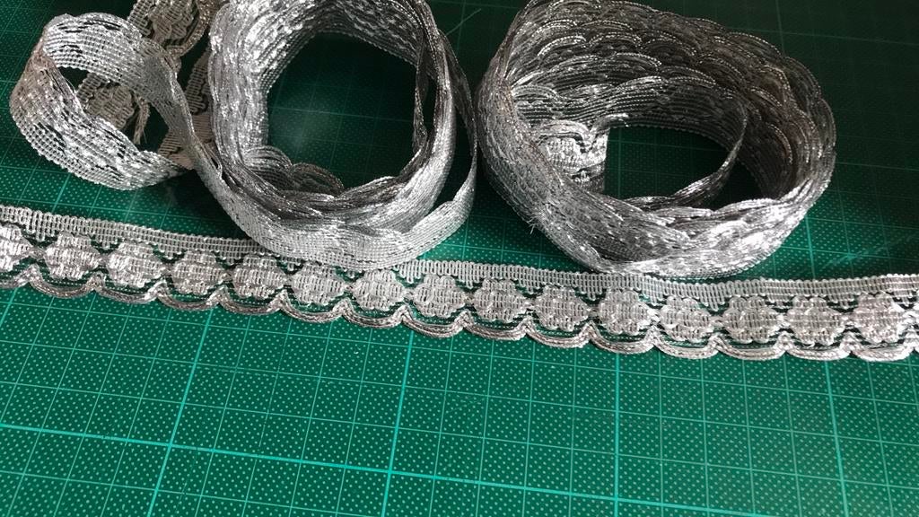 3x150 cm zilverkleurig bling bling band 2 cm breed (9), Ophalen of Verzenden, Zo goed als nieuw, Lint, Band of Elastiek