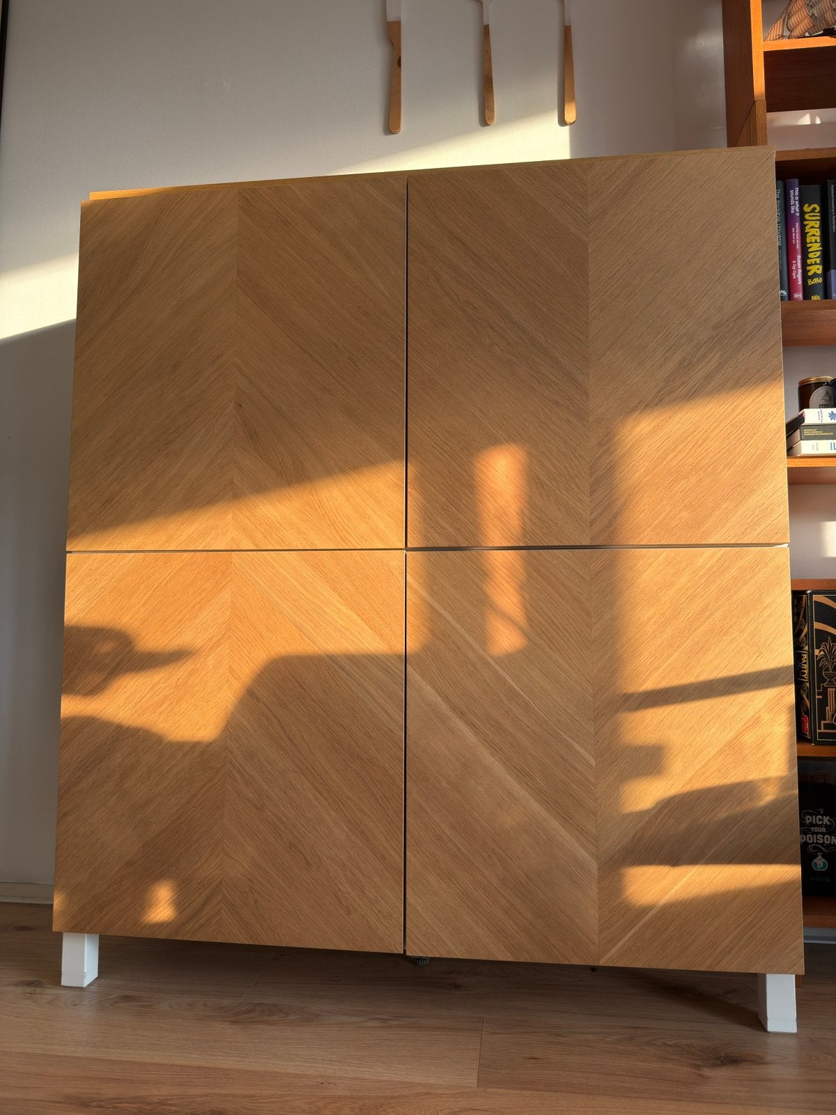 IKEA BESTÅ opbergkast 120 cm – eiken visgraat – 4 deuren, Ophalen, Zo goed als nieuw, 25 tot 50 cm, 100 tot 150 cm