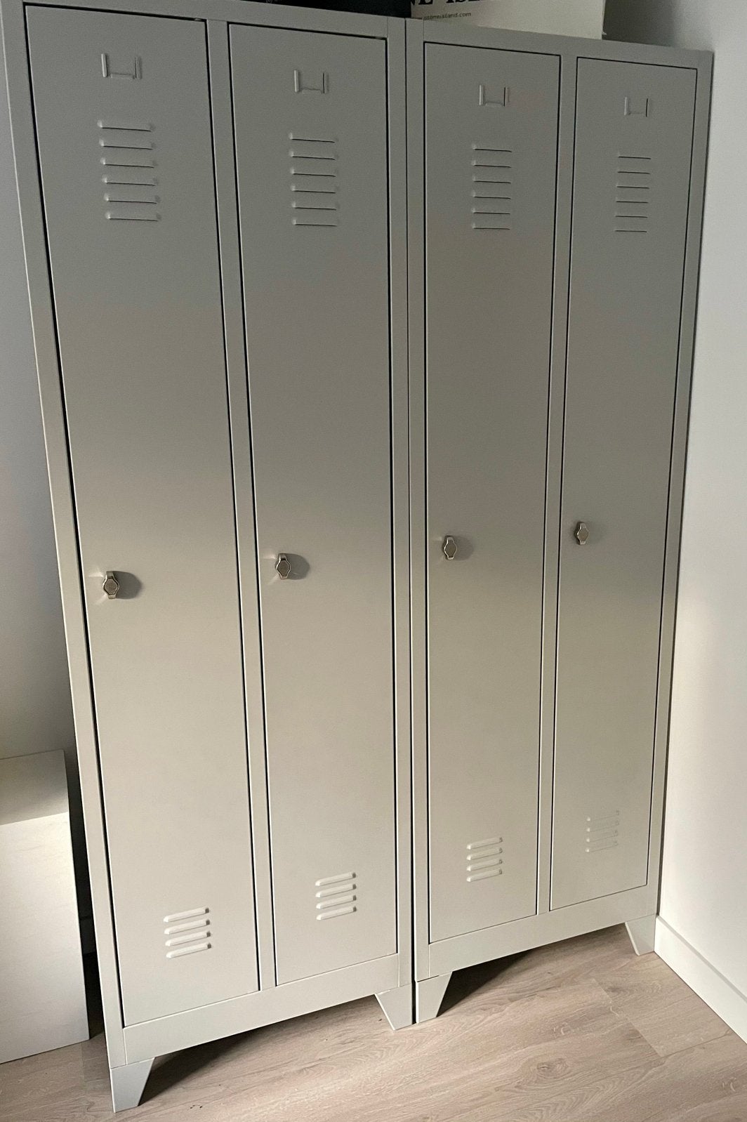 2 grijze lockerkasten, Huis en Inrichting, Ophalen, Zo goed als nieuw