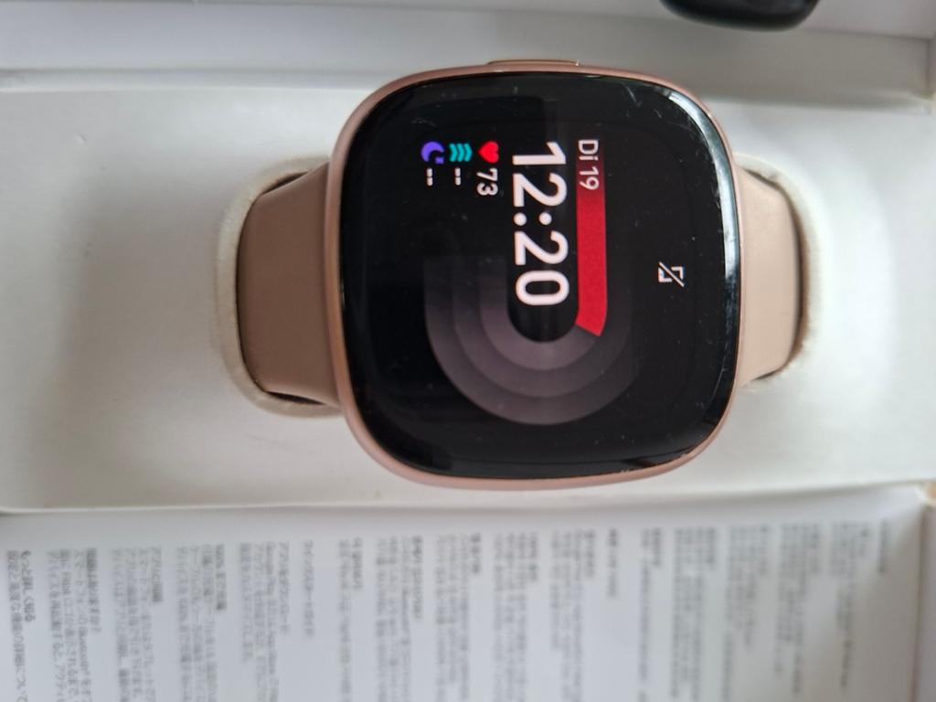 Fitbit Versa 4 met oplader - Zo goed als nieuw, Zwart, Ophalen of Verzenden, Zo goed als nieuw, Fitbit