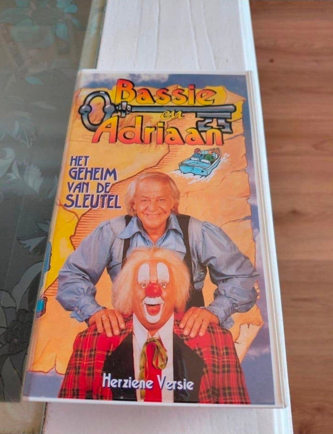 Bassie en Adriaan geheim van de Sleutel videoband., Ophalen of Verzenden, Gebruikt, Kinderprogramma of -film, VHS