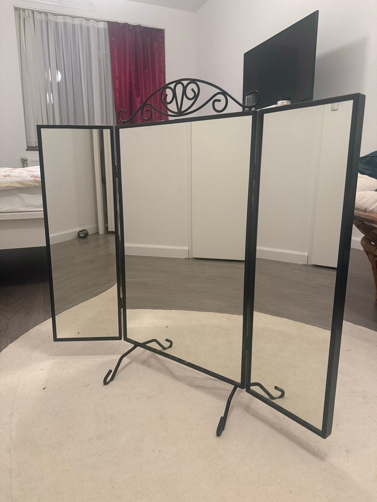 Zwarte drieluik spiegel met sierlijk metalen frame, Ophalen, Rechthoekig, 50 tot 100 cm, Minder dan 100 cm