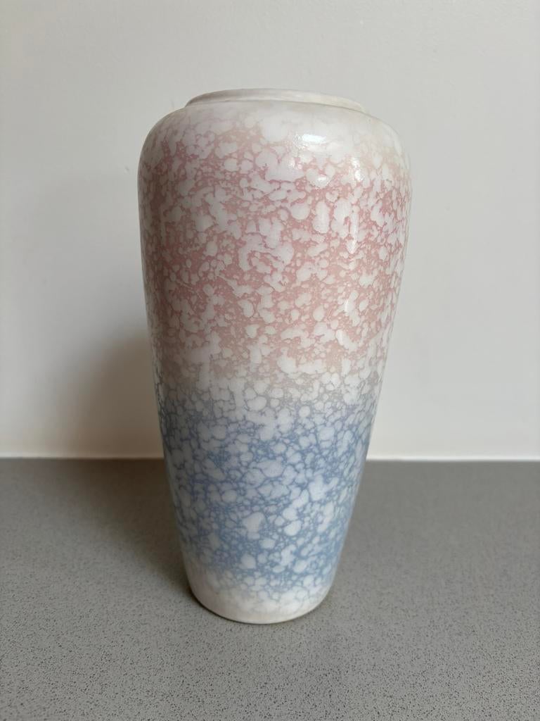 West Germany Bay vaas in pasteltinten, Blauw, Aardewerk of Porselein, Ophalen of Verzenden, Zo goed als nieuw