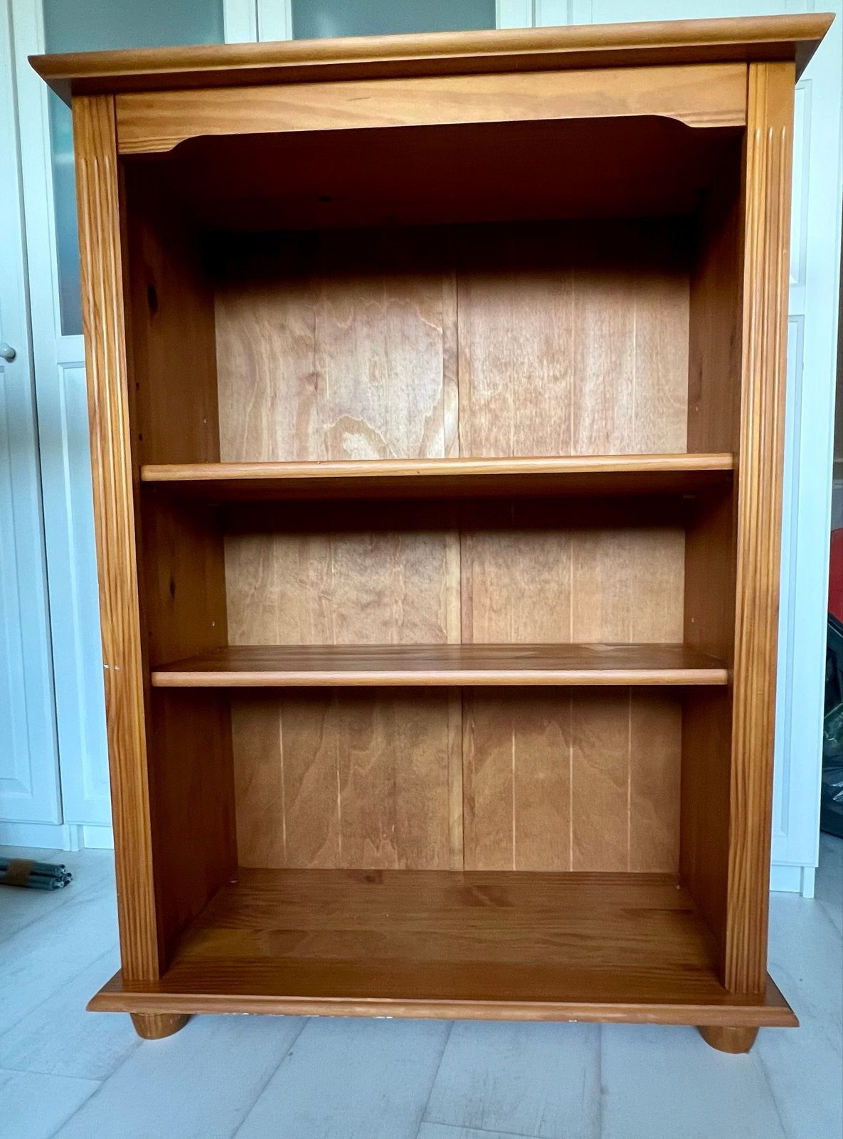 Houten Boekenkast met Verstelbare Planken, Ophalen, Met plank(en), Gebruikt, 100 tot 150 cm