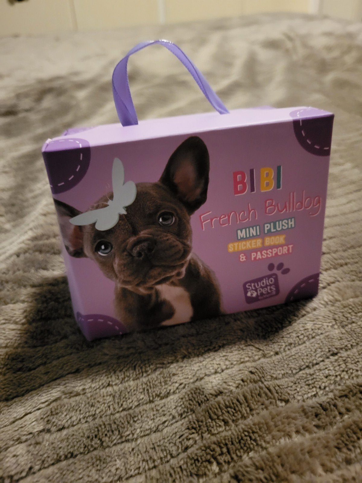 Studio Pets Bibi Franse Bulldog Mini Pluche met Paspoort, Overige karakters, Nieuw, Klein (minder dan 20 cm), Bruin