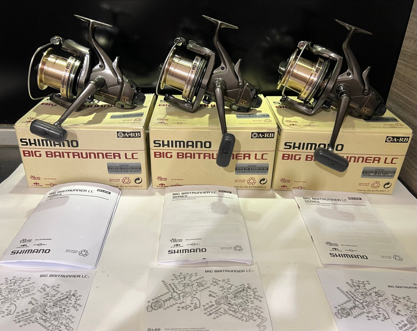 3 Shimano Big Baitrunner LC-molens + doos + handleidingen, Ophalen of Verzenden, Zo goed als nieuw, Molen