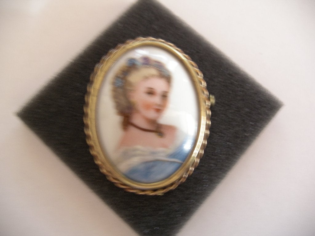 Een mooie Oude Antieke Limoges Porselein Broche, Sieraden, Tassen en Uiterlijk, Antieke sieraden, Verzenden, Overige materialen