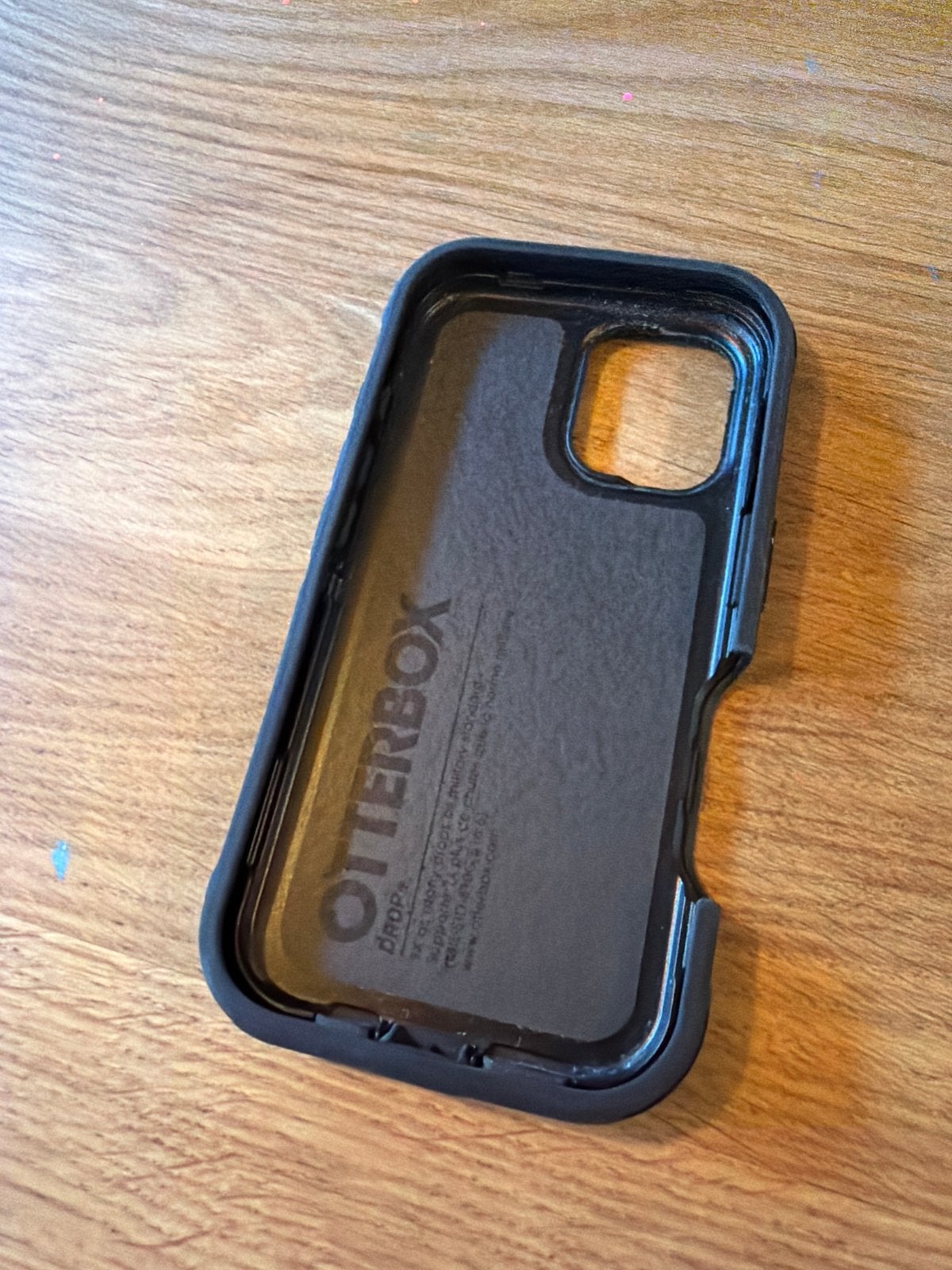 OtterBox iPhone 16 Hoesje Zwart - Robuuste Bescherming, Kunststof, Zwart, IPhone 14 Pro, Hoesje of Tasje