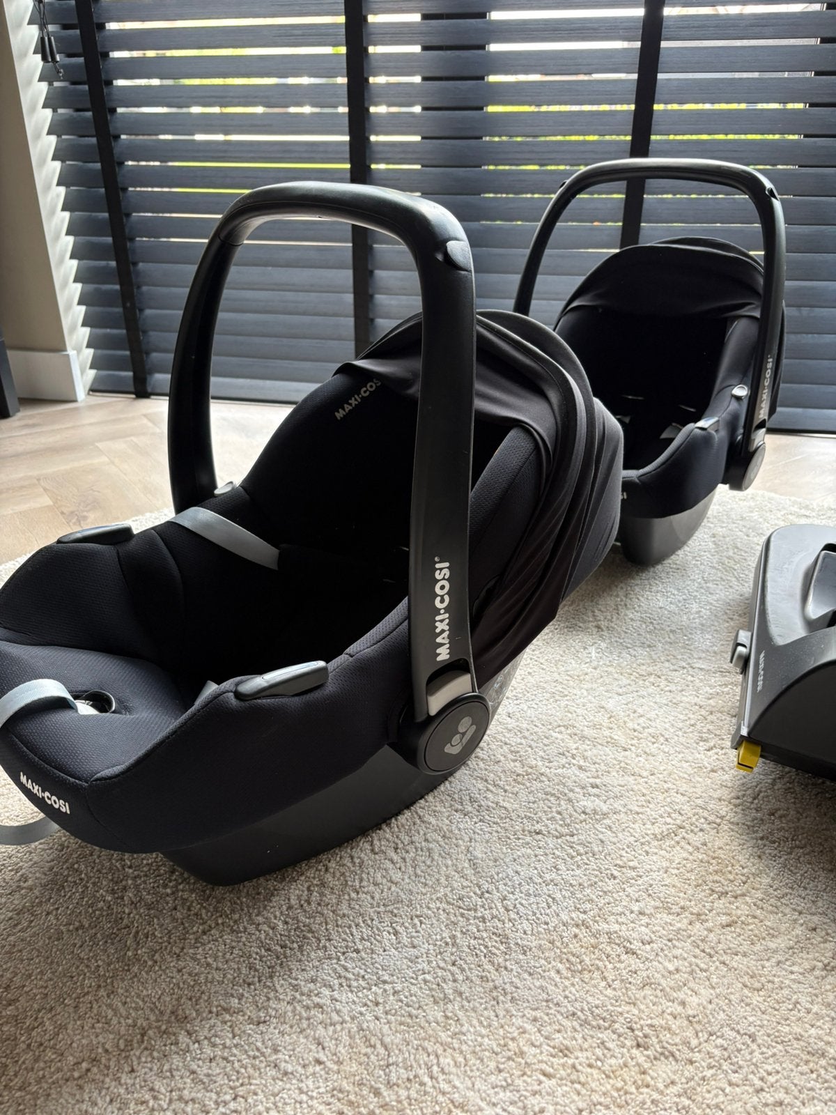 2x set Maxi cosi cabriofix i size incl. Base, Ophalen, Zo goed als nieuw, Isofix, 0 t/m 13 kg