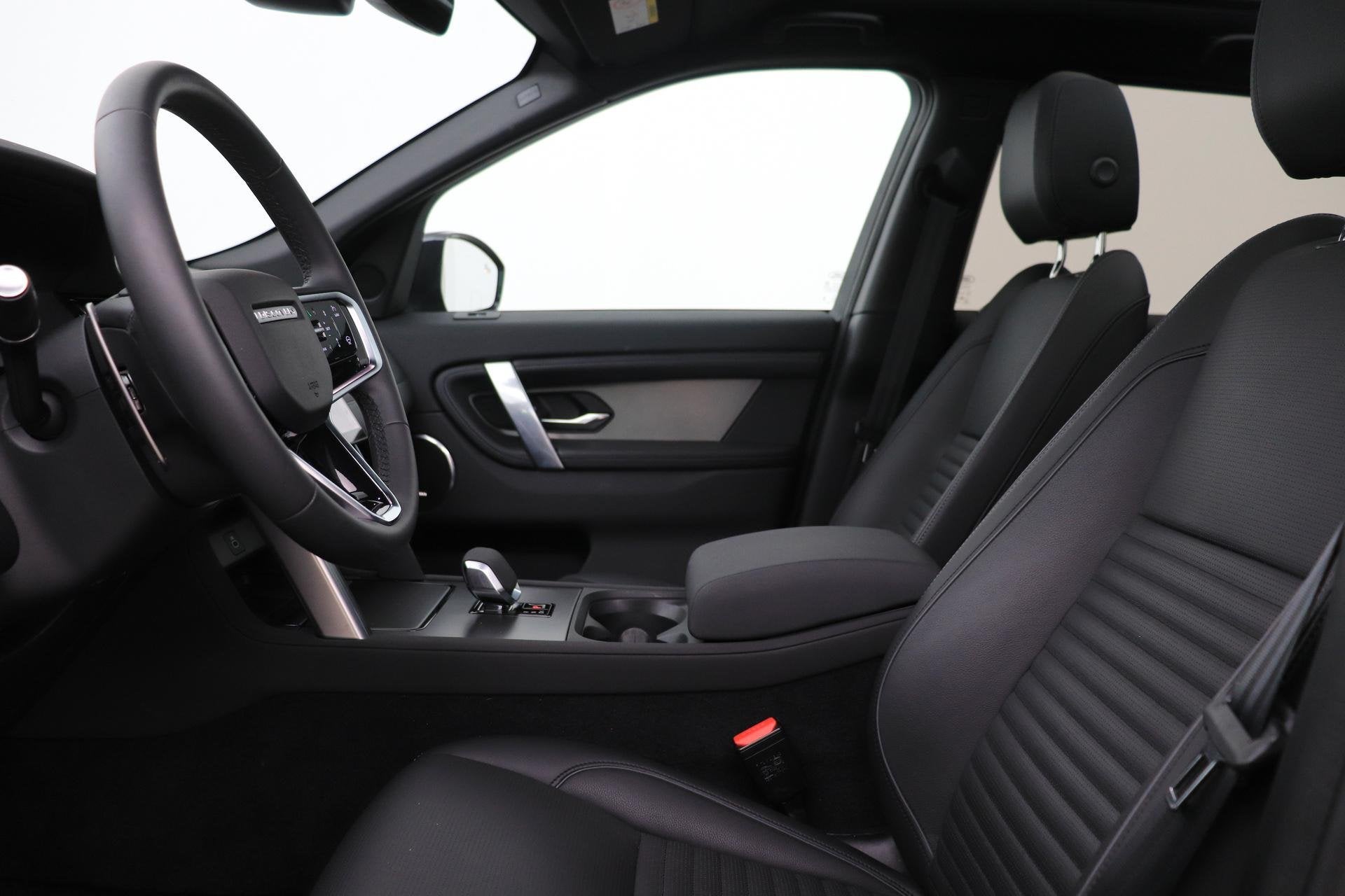Land Rover Discovery Sport P270e Dynamic SE | Panoramadak |, Auto's, Automaat, 15 kWh, Discovery Sport, Zwart
