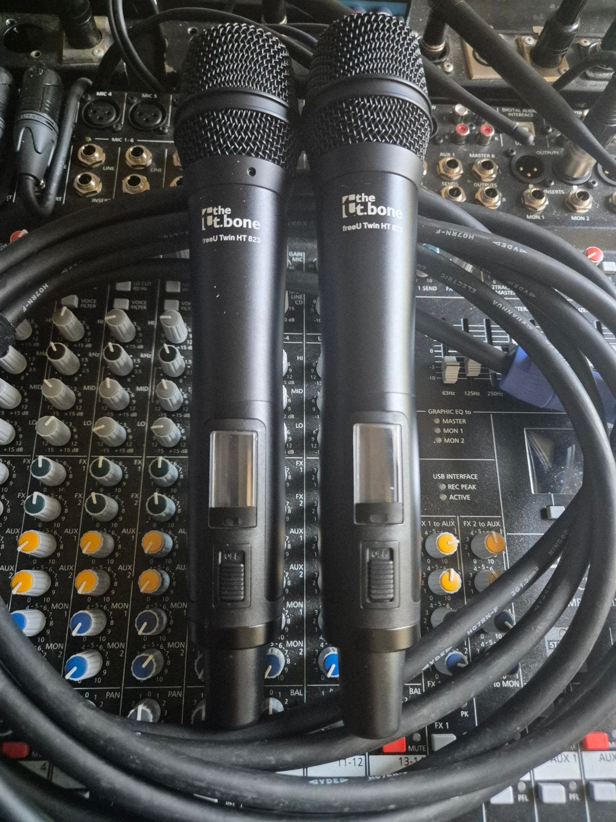 The t.bone freeU Twin HT 823 Draadloze Microfoon Set, Muziek en Instrumenten, Ophalen of Verzenden, Zo goed als nieuw, Zangmicrofoon