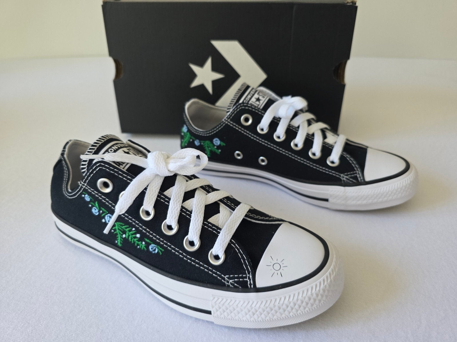 Converse Chuck Taylor Low zwart geborduurd bloemen maat 37.5, Verzenden, Zwart, Nieuw, Converse