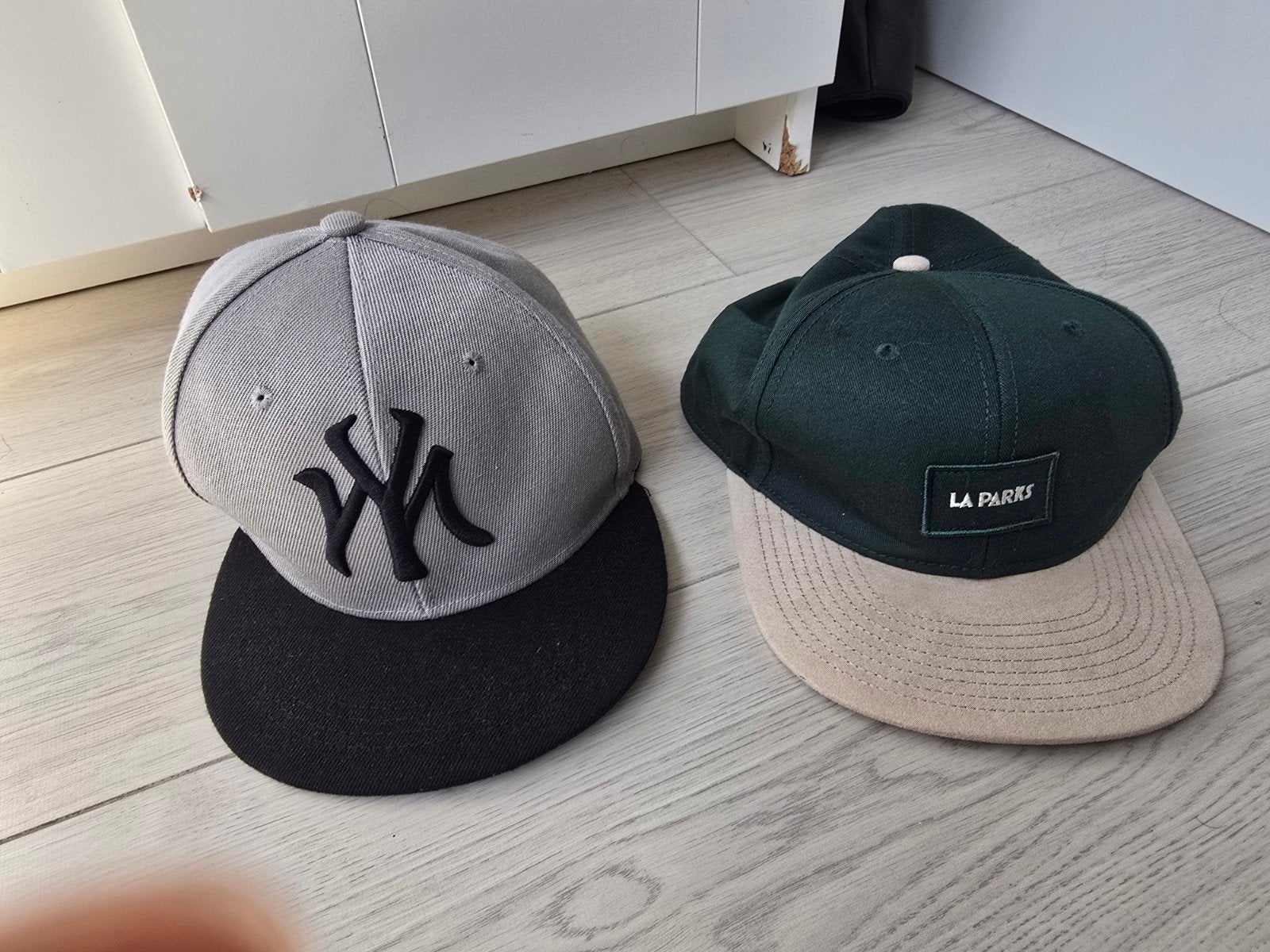 2 petten, Kleding | Heren, Hoeden en Petten, Ophalen of Verzenden