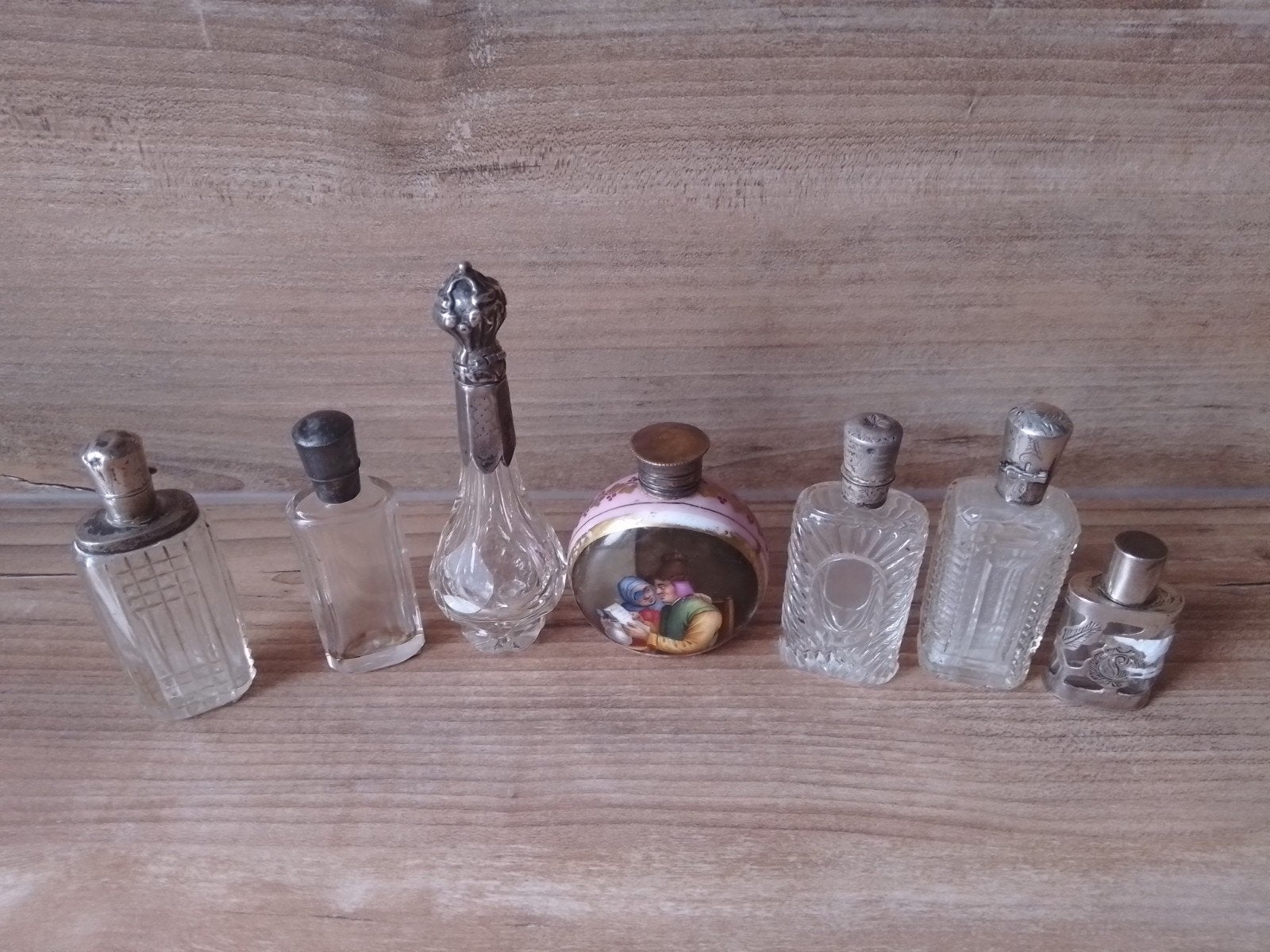 verzameling parfum flesjes met zilveren dopjes., Ophalen of Verzenden, Zilver