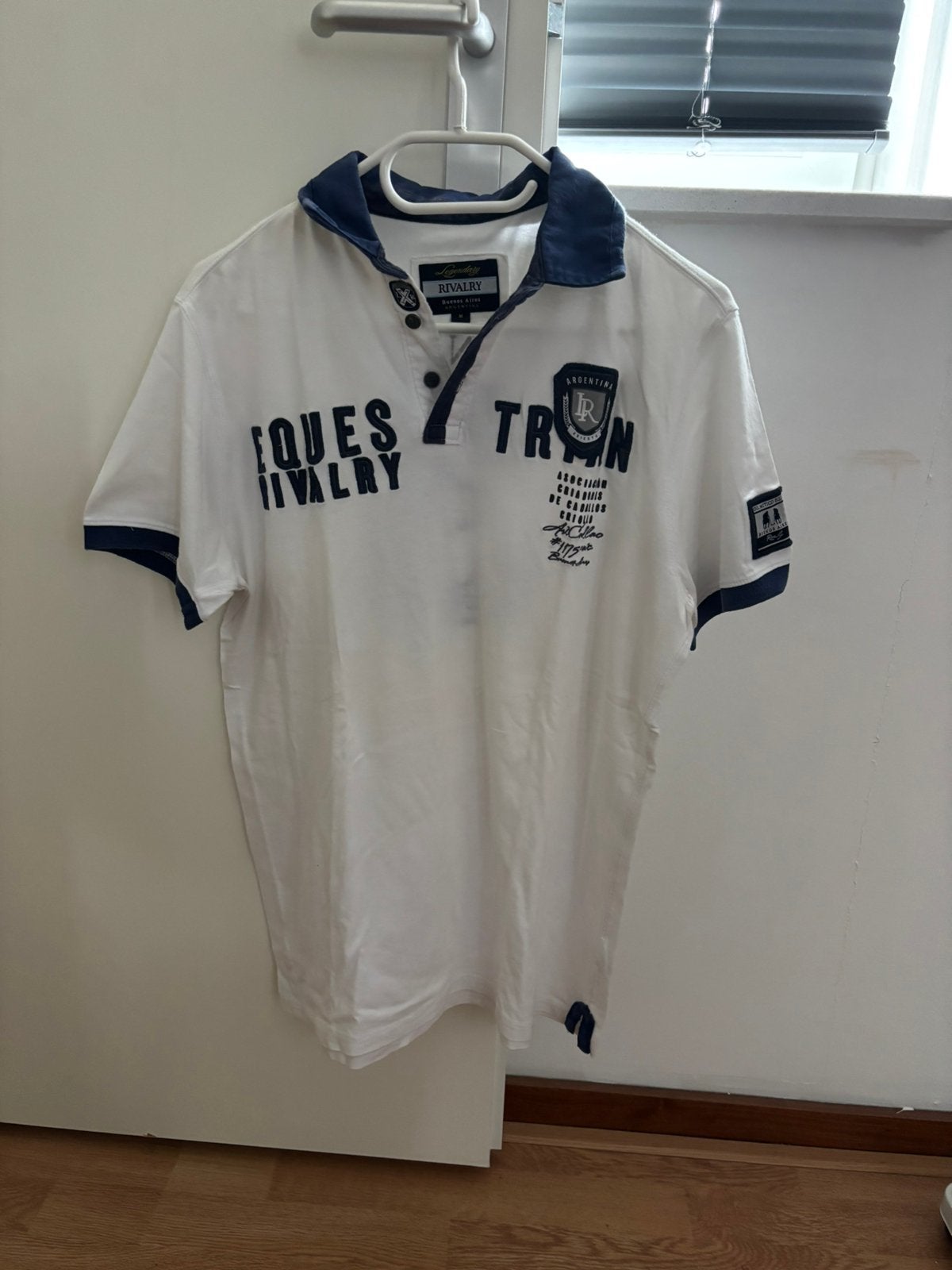 Te koop mooie polo Rivalry buenos aires maat M, Kleding | Heren, Ophalen of Verzenden, Zo goed als nieuw, Maat 48/50 (M), Wit