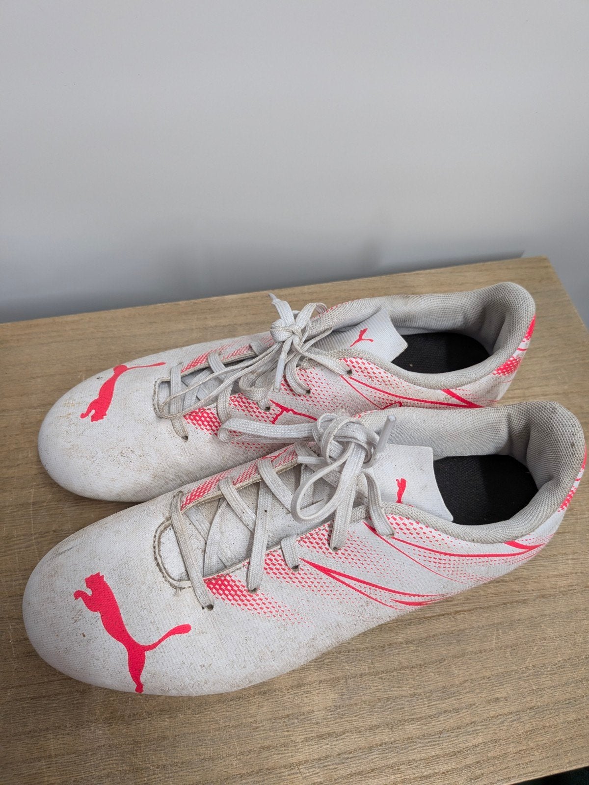 Puma Voetbalschoenen Maat 38 - Wit/Roze, Service@puma.com, Gebruikt, Maat XS of kleiner, Schoenen