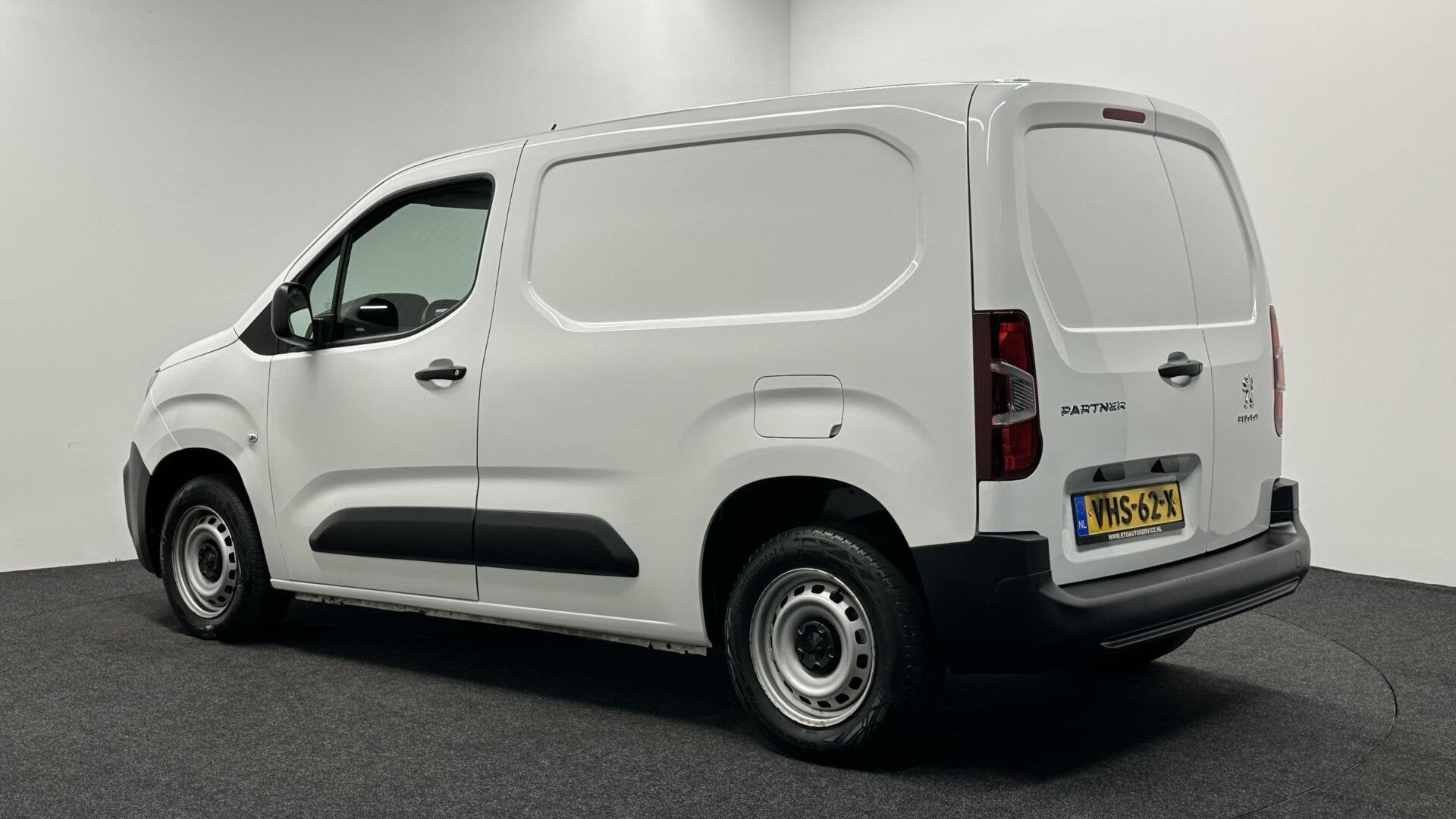 Peugeot Partner bestel 1.5 BlueHDI Pro AIRCO 28000 KM ., Auto's, Bestelauto's, Stof, Gebruikt, 4 cilinders, Met garantie (alle)