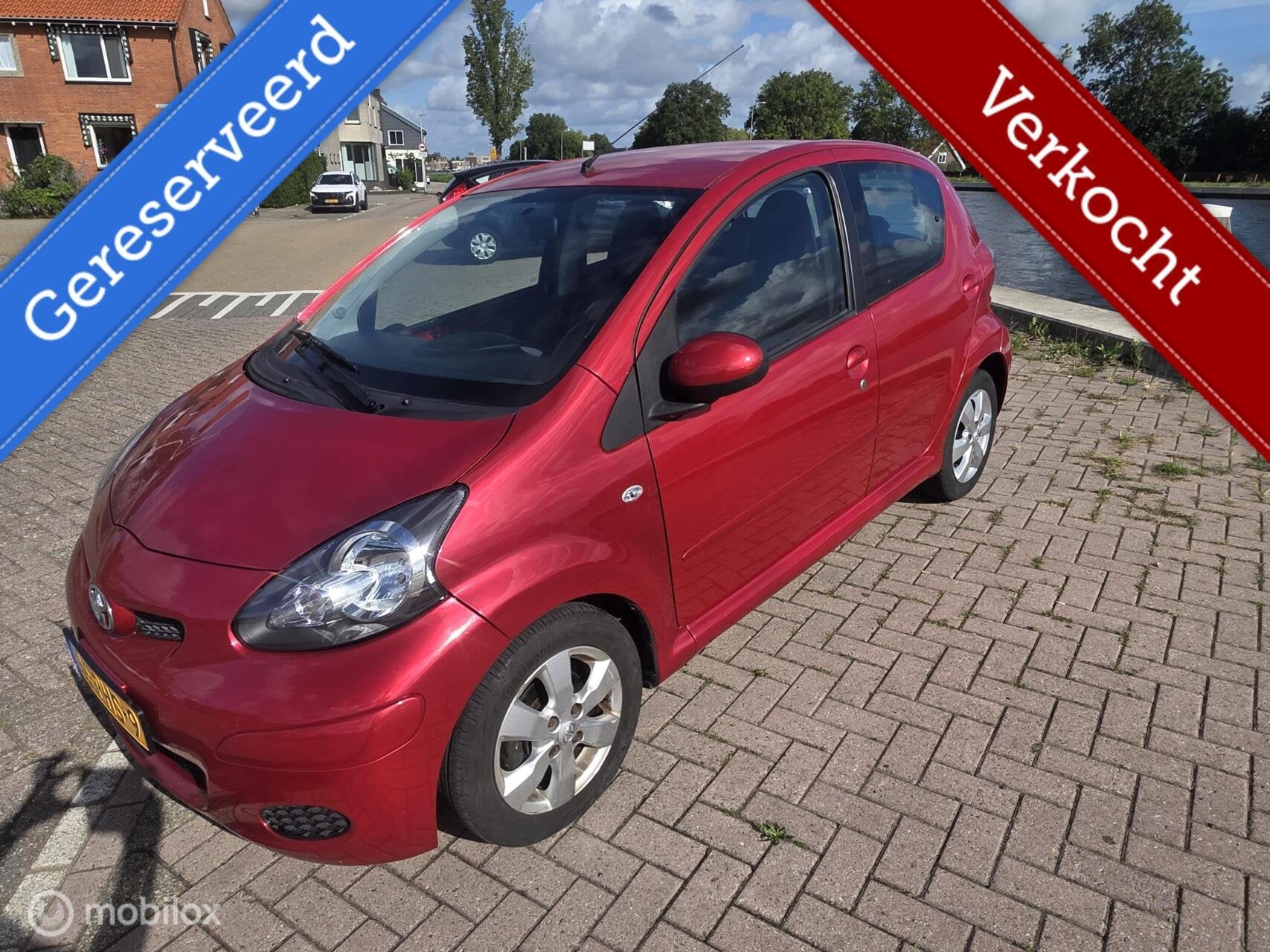 Toyota Aygo 1 0-12V AIRCO, 30000 KM NAP ! 5 DEURS, APK *, Auto's, Voorwielaandrijving, Euro 5, 68 pk, Origineel Nederlands