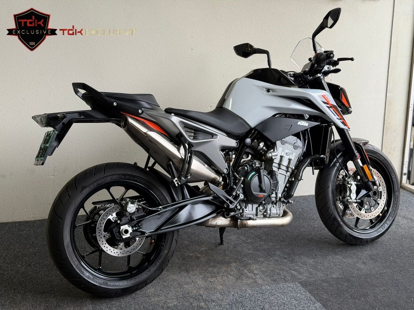 KTM 790 DUKE 2024 4.048 KM NARDO GREY NIEUWSTAAT 890 990 690, 2 cilinders, Bedrijf, Meer dan 35 kW, Minimaal motorrijbewijs A2