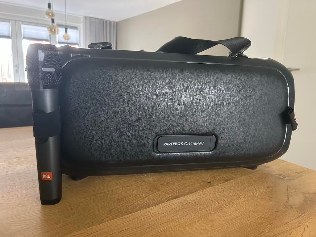 JBL Partybox On-The-Go met microfoon, Audio, Tv en Foto, Karaoke-apparatuur, Ophalen of Verzenden, Zo goed als nieuw, Complete set