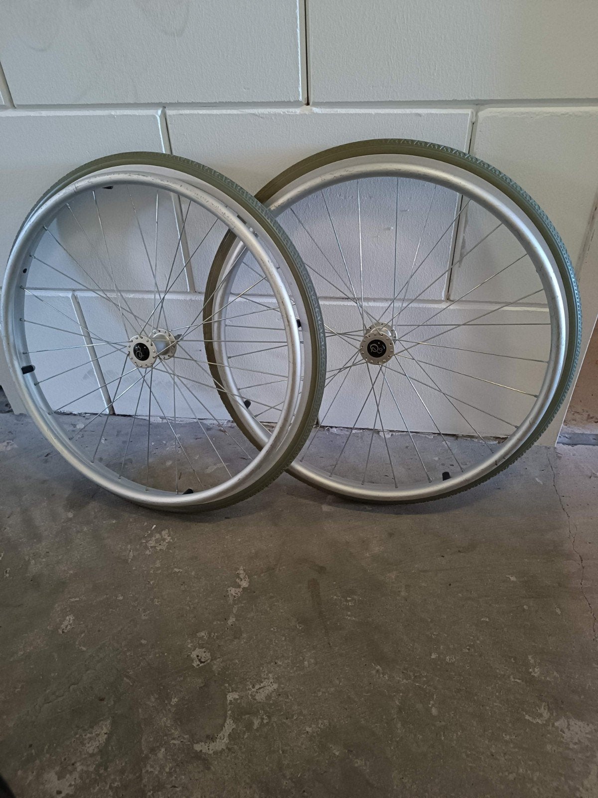 2 rolstoelwielen 24 inch, Ophalen, Zo goed als nieuw, Ligfiets, Aluminium