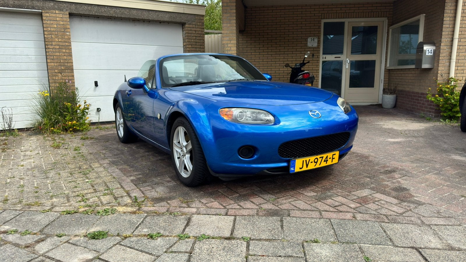 Mazda MX-5 1.8 Exclusive | Leer, Keyless, Carplay, Achterwielaandrijving, Zwart, 4 cilinders, Cabriolet
