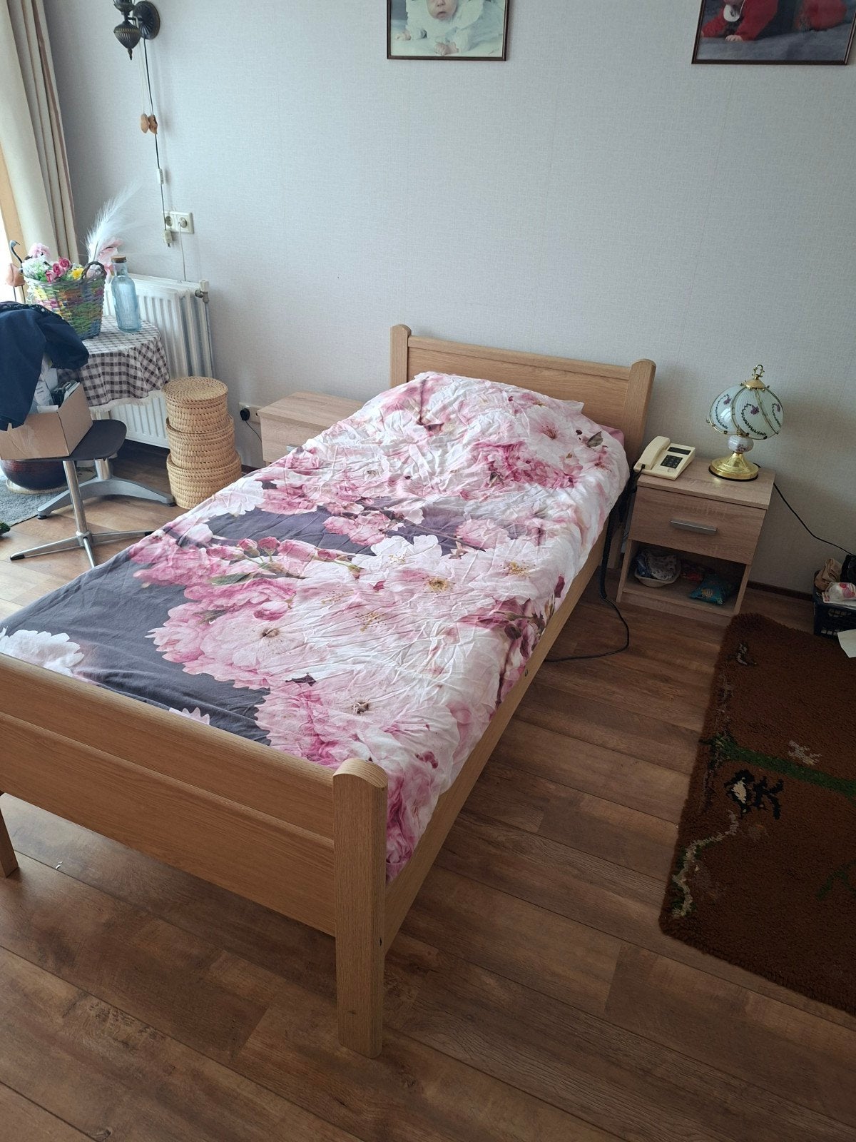 Eenpersoonsbed met nachtkastje en kast (zonder matras), Ophalen, Gebruikt, 90 cm, 200 cm