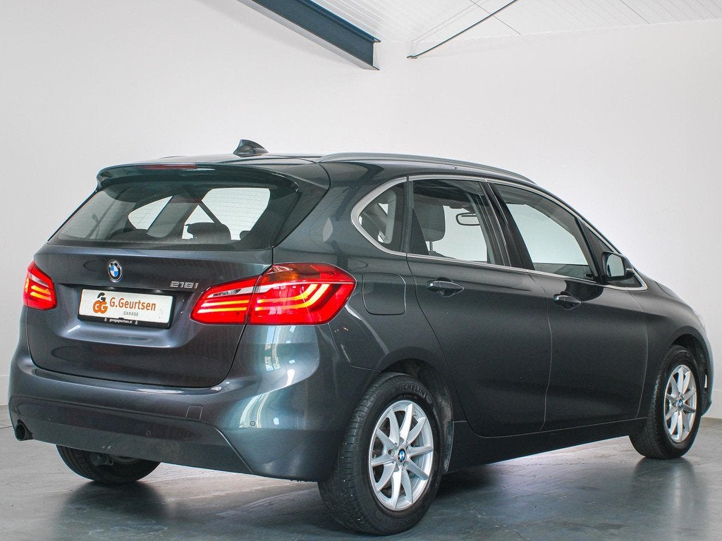 BMW 2-serie Active Tourer 218i Centennial High Executive Sto, 1345 kg, Gebruikt, Bedrijf, 3 cilinders