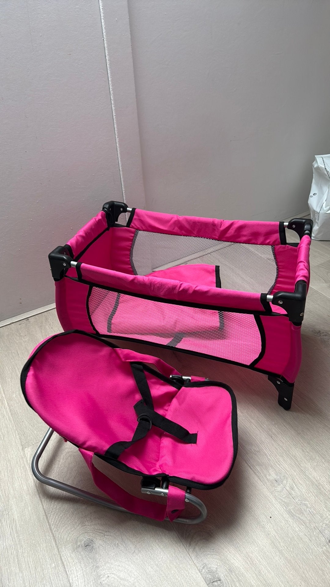 Babybedje en wippertje pop roze, Kinderen en Baby's, Ophalen, Gebruikt, Babypop