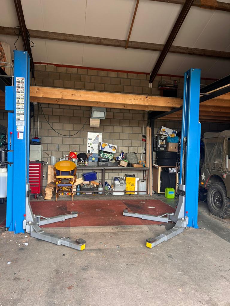Daytona 2 koloms zware hefbrug 4 tons, Auto diversen, Autogereedschap, Ophalen, Zo goed als nieuw