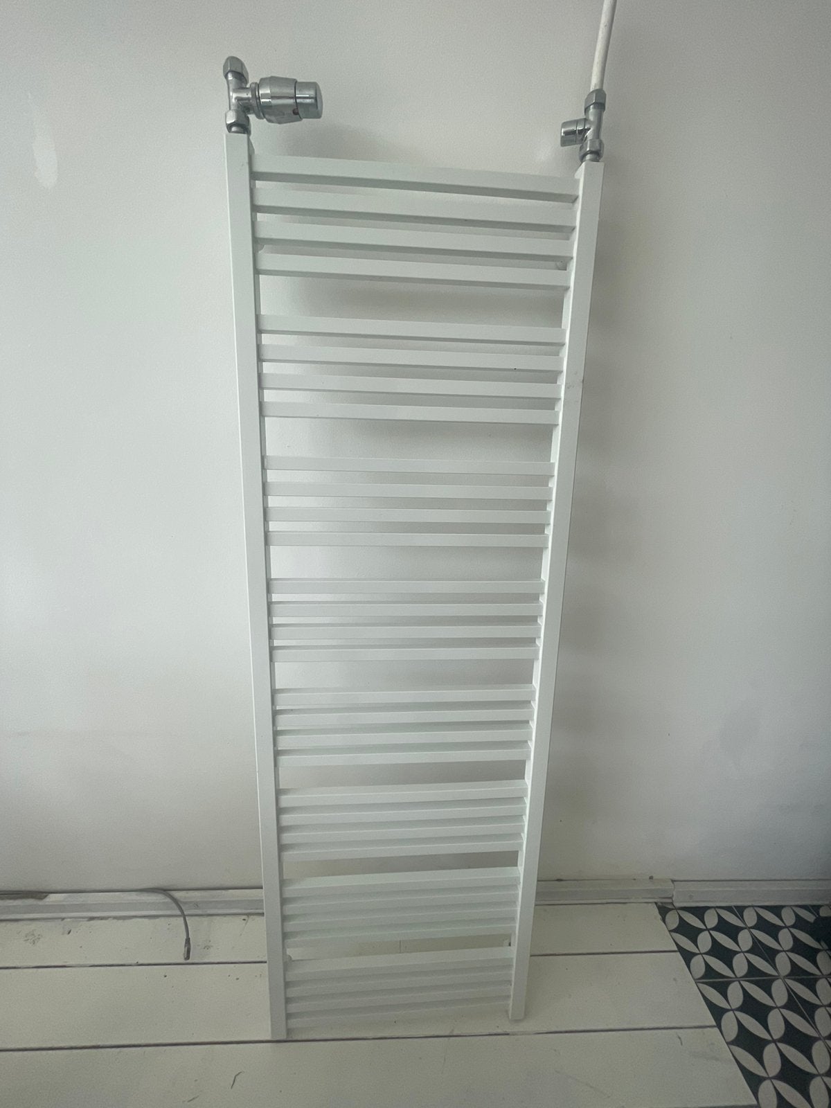 Handdoekradiator, Doe-het-zelf en Verbouw, Verwarming en Radiatoren, Ophalen, Radiator, Minder dan 60 cm, Zo goed als nieuw