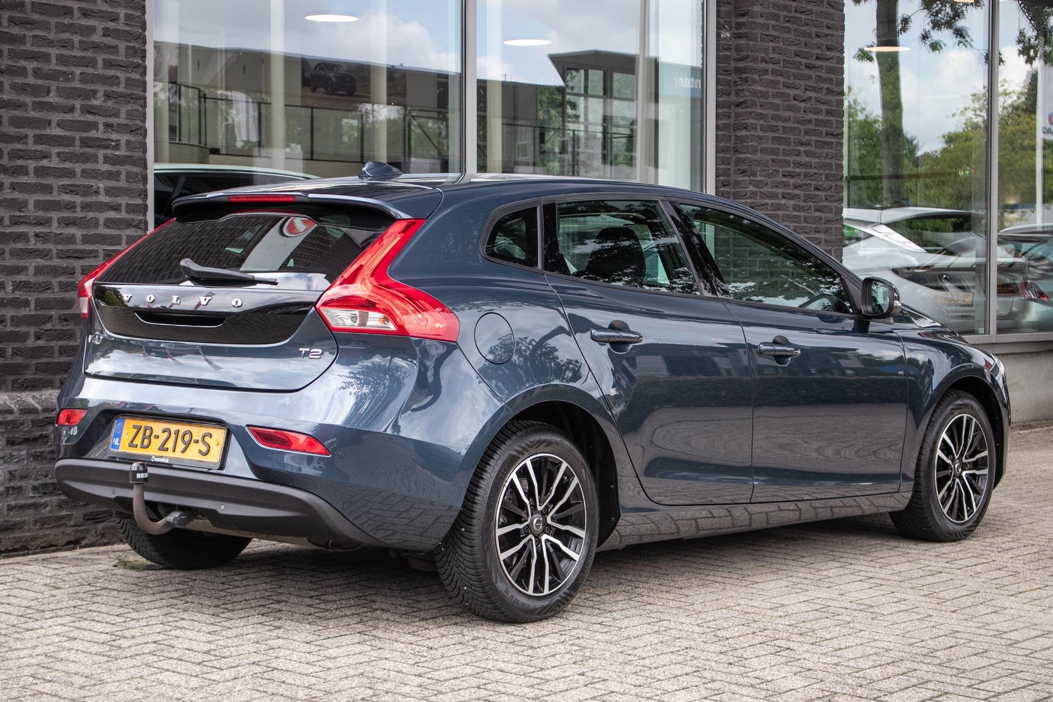 Volvo V40 1.5 T2 Polar+ | Goed onderhouden | Trekhaak | All, Euro 6, 700 kg, Blauw, Leder en Stof